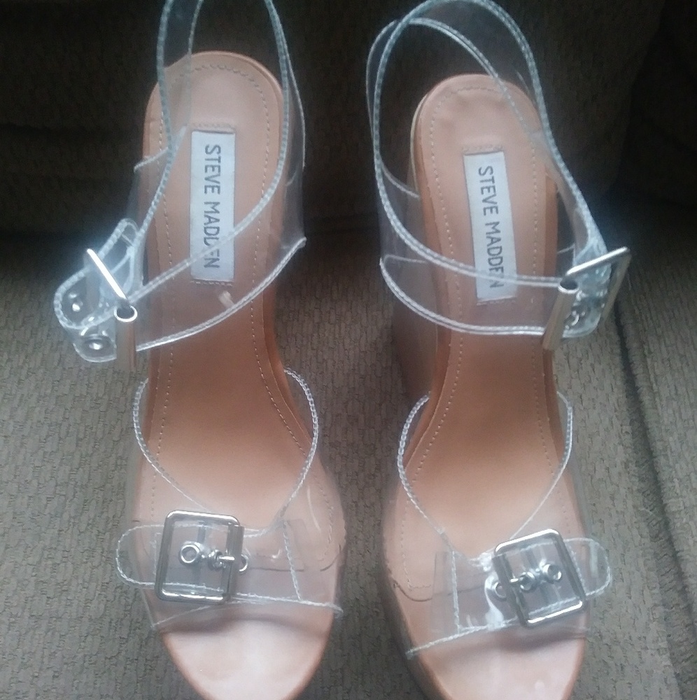 clear strap with wood wedge hills